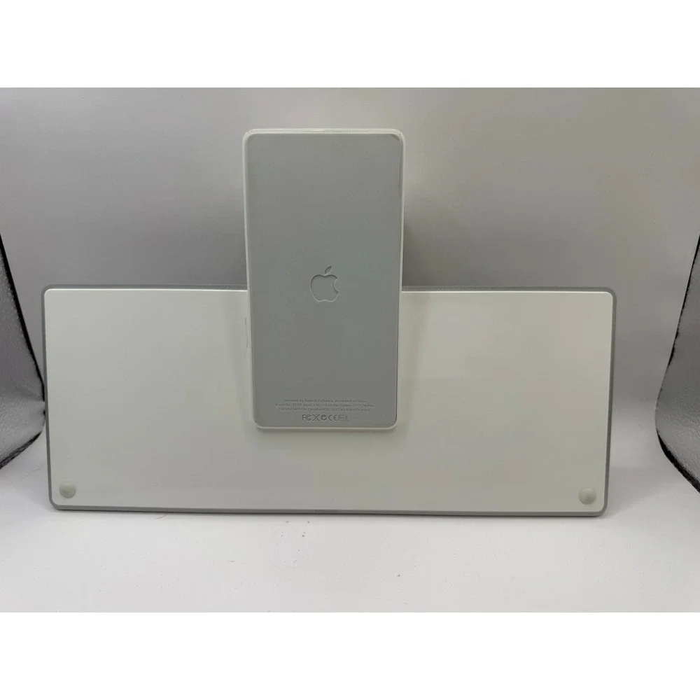 Apple Keyboard Dock A1359 for iPad 1st 2nd 3rd Gen iPhone 2,3,4 30-pin connector